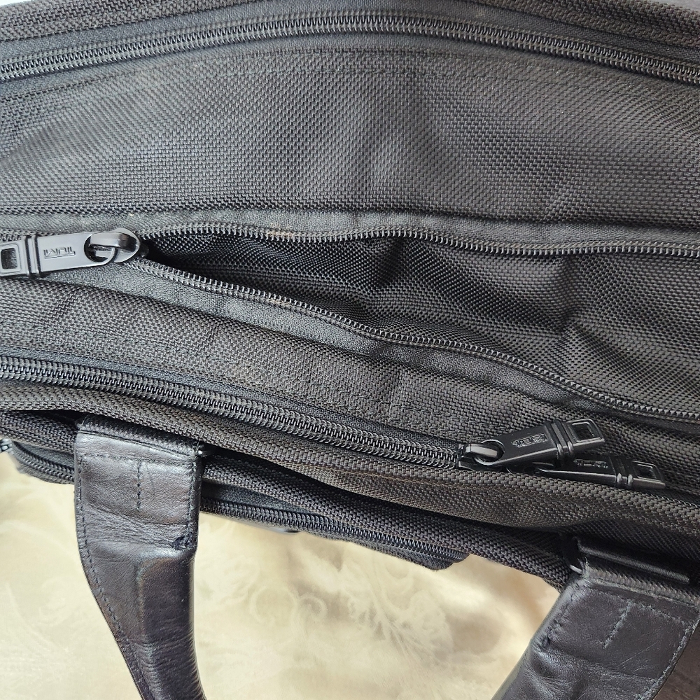 Tumi Expandable Briefcase Laptop Messenger Bag Black - Picture 12 of 16